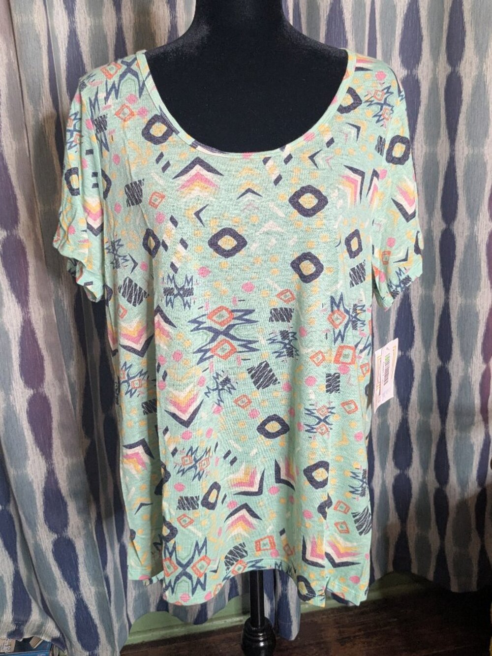 NWT LuLaRoe Classic T XL Pastel Aztec Geometric Print Tee